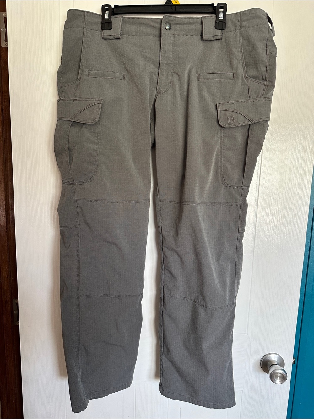EUC 5.11 Tactical Women's 8-Pocket Cargo Pants in Gray 🫥